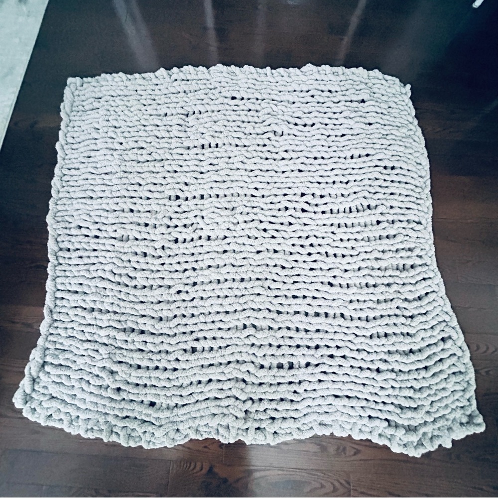 Luxurious Soft Gray Chunky Knit Throw Blanket